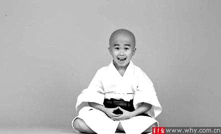 日本当红小童星铃木福（右）把“一休哥”的经典形象搬上荧屏。