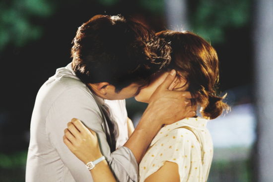 韩国kbs2月火剧《big》主演演员孔侑和李珉廷(微博)继第五集中公开的"