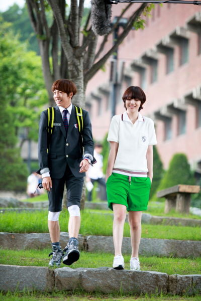 李贤雨 Sulli约会显青涩