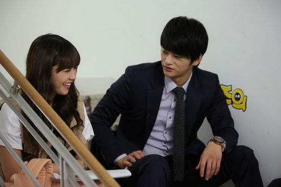 徐仁国郑恩地"阶梯感冒之吻"曝花絮