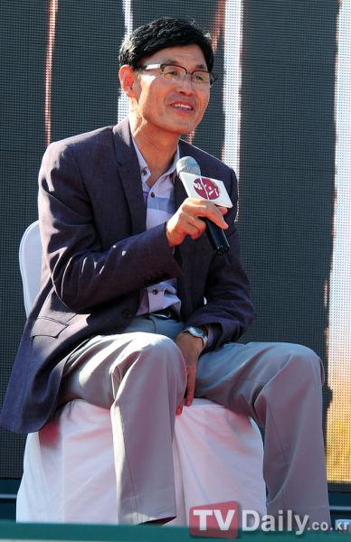 导演李炳勋（音译）