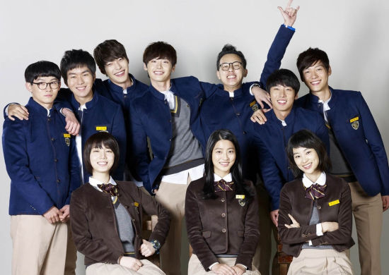 《学校2013》主演校服照曝光