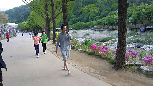 李栋旭似乎玩穿越