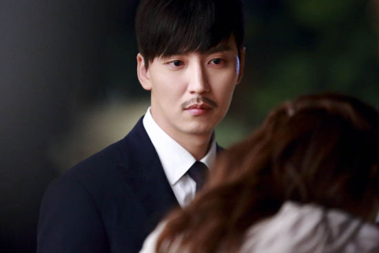 金南佶《鲨鱼》剧照 