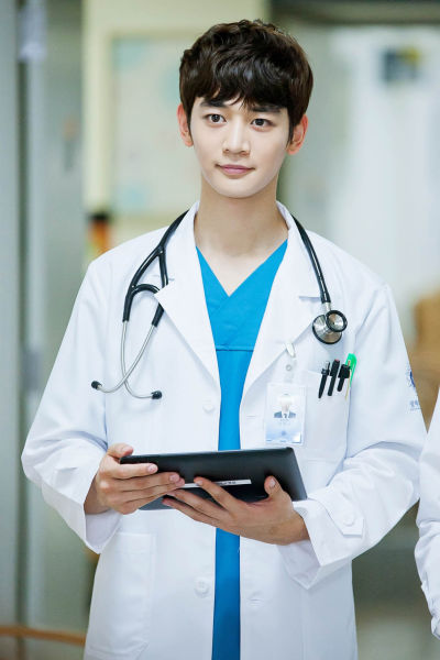 SHINee珉豪拍新剧首场戏