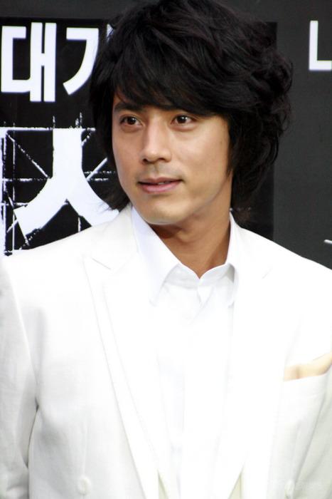 电视前沿 韩娱 正文  视频:宋日国韩宰锡新剧亮相 张真英性感露半球