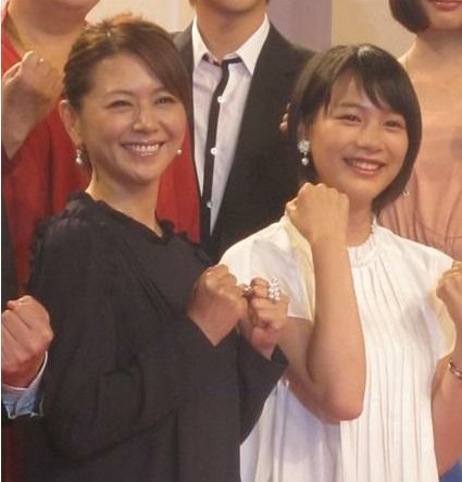 小泉今日子首次饰演母亲与能年玲奈成母女 手机新浪网