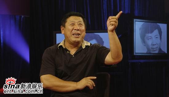 新浪娱乐讯 《插树岭》中的村长马百万,《希望的田野》中的徐大地