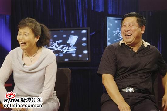 新浪娱乐讯 《插树岭》中的村长马百万,《希望的田野》中的徐大地