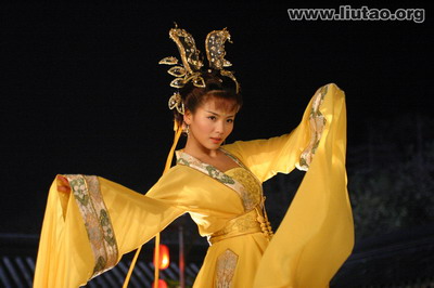 《问君能有几多愁》