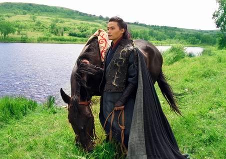 千古一道饰太子程皓枫拍马戏不慎坠马图