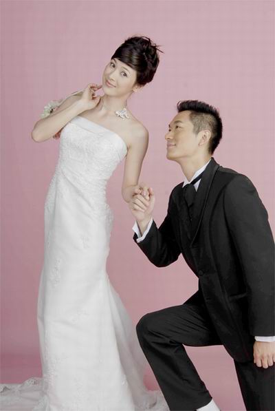 朱泳腾童蕾牵手《谁懂我的心》 婚纱照首次亮相