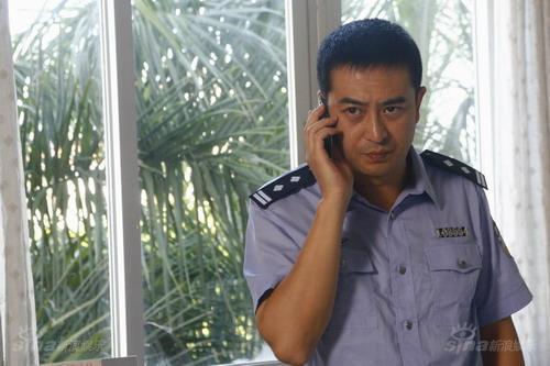 张嘉译张嘉译新浪娱乐讯 大型禁毒题材电视剧《国家形象》正在