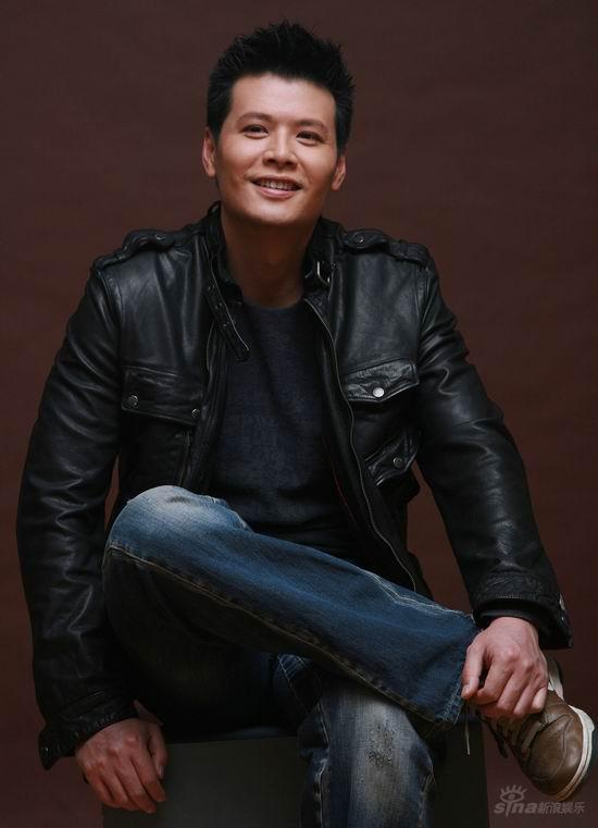 潘耀武新剧《女高男低》变身威猛刑警(附图)