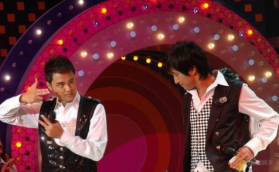 电视前沿 正文  新浪娱乐讯 台湾超人气组合183club的两位"大梁级"