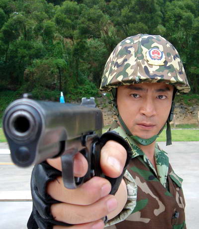 资料:上海影视有限公司签约艺人--何中华(附图)