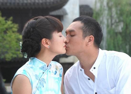 胡可黄觉《风月》动情吻戏 袁小云心里放不开