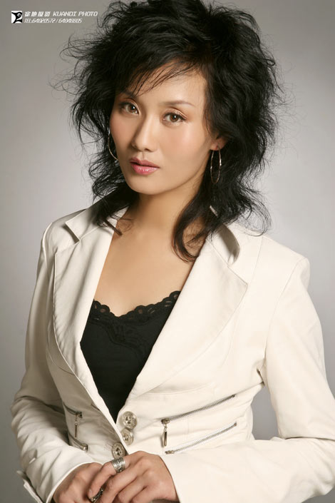 《洒满阳光的小院》将播 李颖演不可理喻女强人