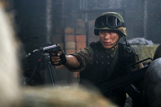 带着这些疑问,记者近日对正在天津赶拍电视剧《绝密押运》的影视红星