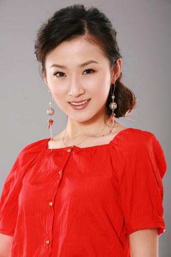 刘佳佳走出金粉世家 《金色年华》变身泼辣三嫂