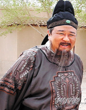 梁冠华（扮演狄仁杰）