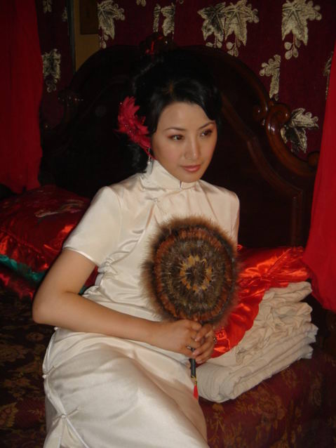 王雅捷"夜"袭上海 《夜来香》饰妩媚交际花