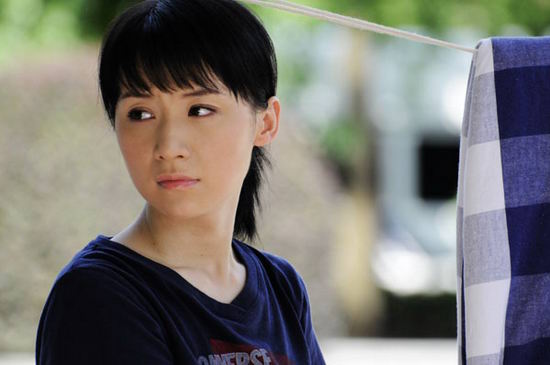 由东方明珠出品,《笑着活下去》编剧申捷,张璐再次执笔,姚芊羽,保剑锋