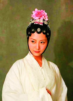 白冰新宝钗形象