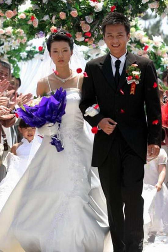 车晓   新浪娱乐讯 由华谊力捧女星车晓,邓超主演的《艰难爱情》,在