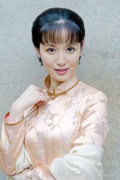 "环球小姐"张萌变身雕花楼里小妇人(图)