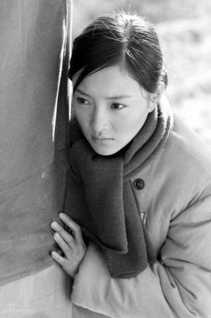 《战北平》中的女一号由李小璐出演。