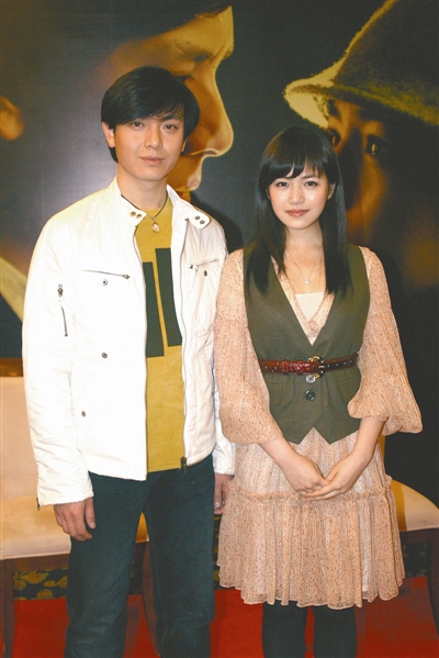 郑曦（左）和陈妍希