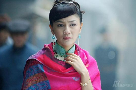 《纸醉金迷》剧照 新浪娱乐讯 北京台影视频道热播的电视剧《纸醉金迷