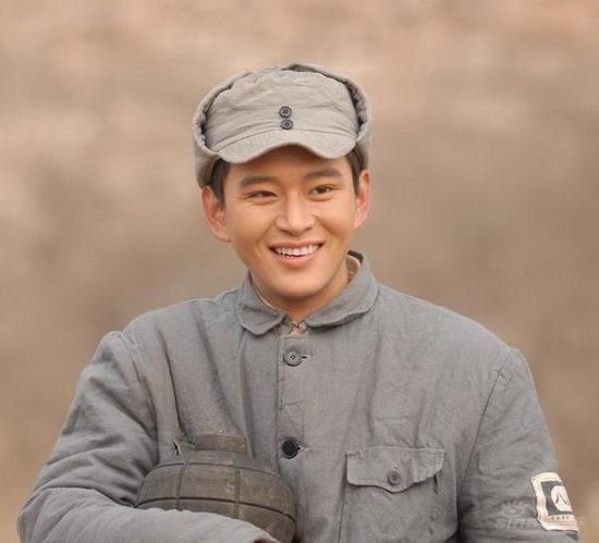 青年八路军战士在华北战场与日军顽强抗争的30集电视剧《战火中青春》