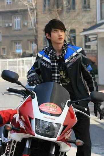 吴建飞出演中国版奥特曼 新剧上海抢先首播(图)