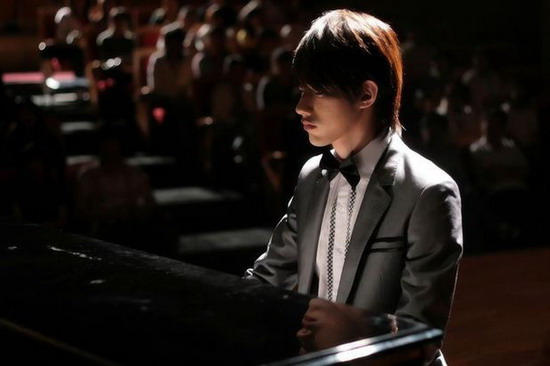 吴建飞《铠甲勇士》钢琴造型