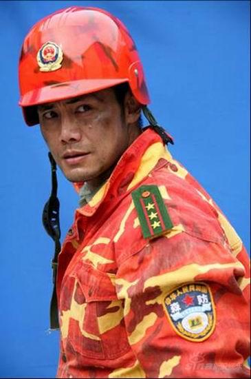 新浪娱乐讯 近日,由温柔硬汉邵兵领衔主演的电视剧《绿色卫士》暨