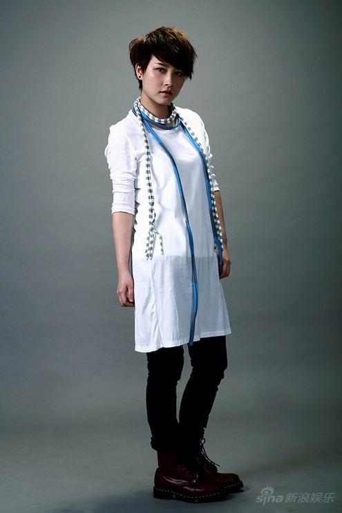 厉娜新戏定妆照曝光 酷帅造型令人期待(图)