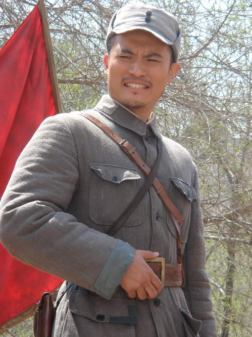 新浪娱乐讯 近日,由耿乐出演的红色主旋律题材电视剧《保卫延安》