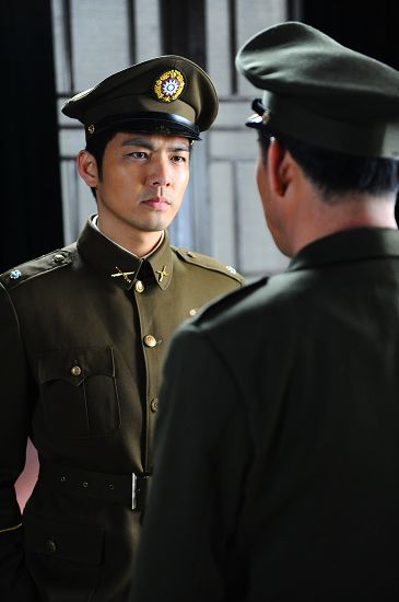 梁冬哥(钟汉良饰)