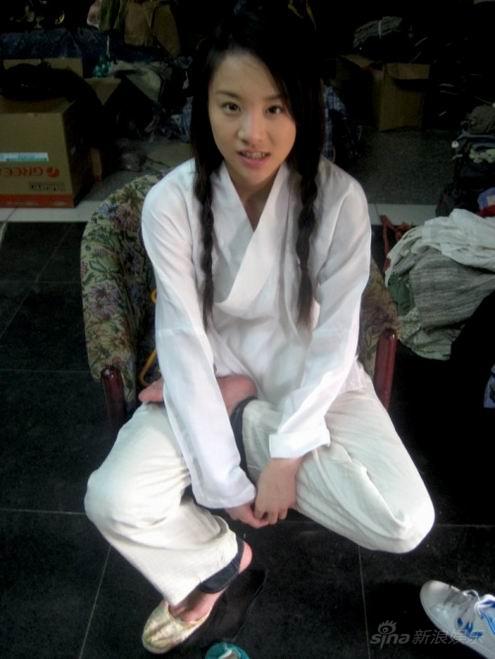 章龄之进驻《包三姑》 本色演绎"鬼马精灵"