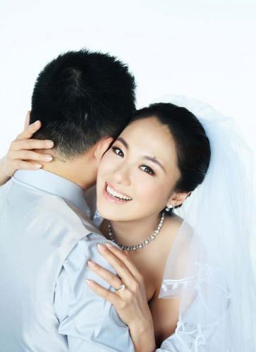 沈傲君婚后首谈神秘的他