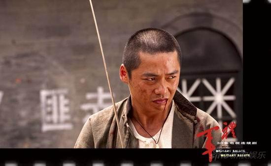 《军礼》河北热拍 林熙越刘孜片场打情骂俏(图)