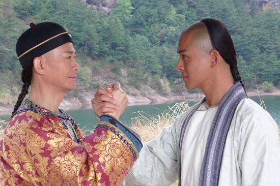 新老两代“陈家洛” （左为郑少秋，右为乔振宇）