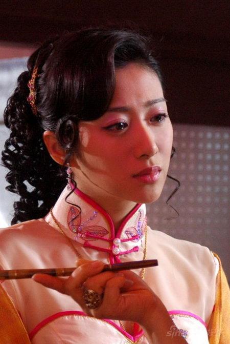 新浪娱乐讯 近日,由刘思彤主演的两部电视剧《宁为女人》和《牌仿下