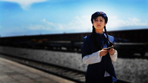 刘云饰演列车员--辛红羽