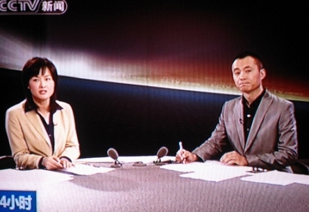 李小萌（左）与启明搭档主持《24小时》