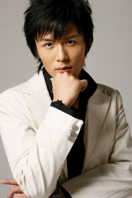 雷牧感谢恩师尤小刚 《对手》唱罢《勇士》上场