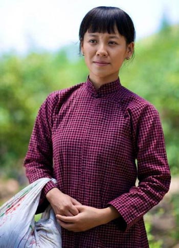 该剧通过一系列曲折的故事再现了当年沂蒙老区千万"红嫂"的不朽风姿