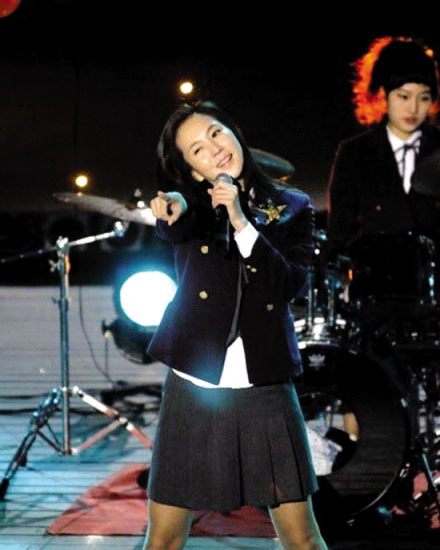 活泼的千芝爱读书时是“校花”